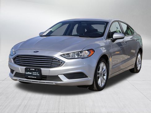 Used 2018 Ford Fusion S image 3