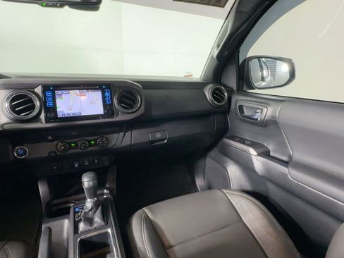 Used 2019 Toyota Tacoma TRD Off-Road image 28