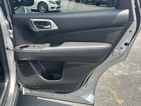 Used 2015 Nissan Pathfinder Platinum FWD image 19