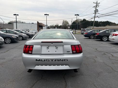 Used 2004 Ford Mustang Coupe image 4