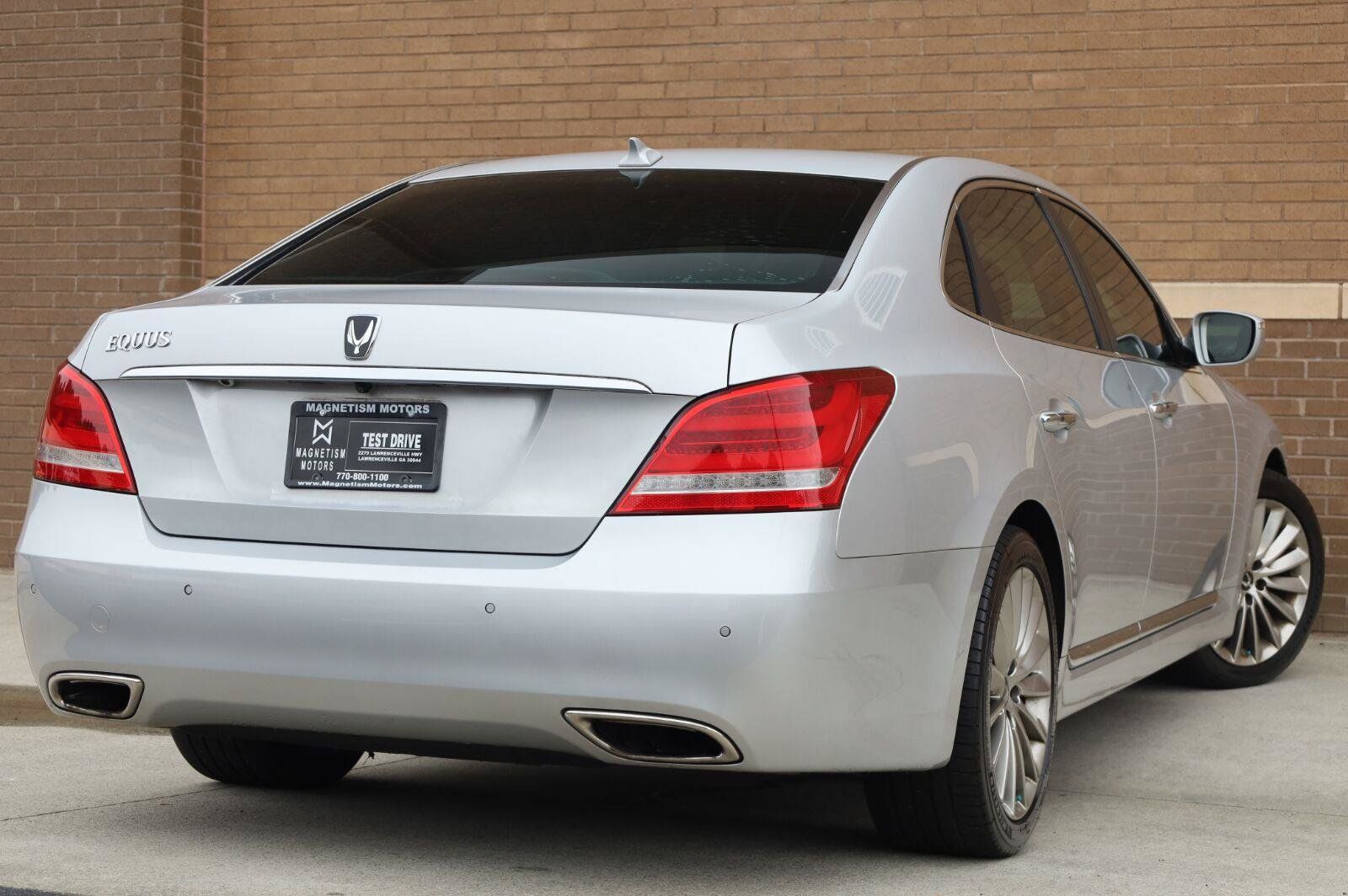 Used 2015 Hyundai Equus Signature RWD image 11