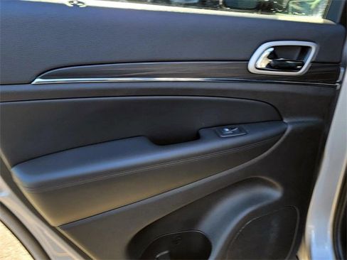 Used 2021 Jeep Grand Cherokee Limited image 14