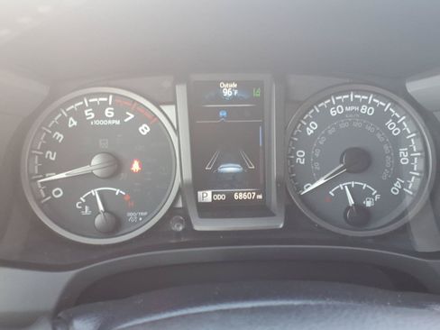 Used 2021 Toyota Tacoma TRD Off-Road w/ Technology Package AWD/4WD image 20