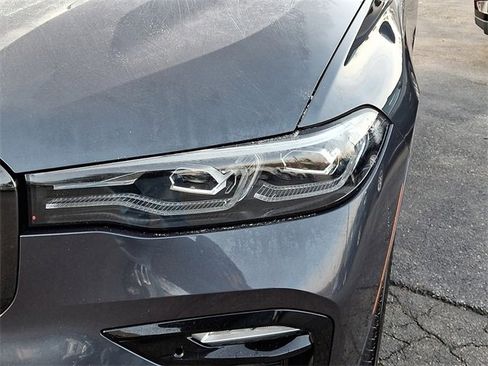 Used 2022 BMW X7 xDrive40i w/ M Sport Package image 9