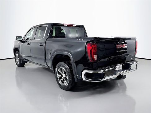 Used 2023 GMC Sierra 1500 SLE image 8