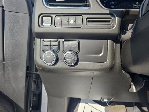 Used 2022 GMC Yukon XL SLE w/ Gmc Pro Safety Plus Package image 26