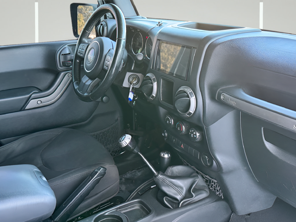 Used 2015 Jeep Wrangler Unlimited Sport w/ Max Tow Package AWD/4WD image 11
