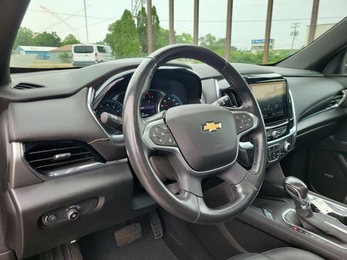 Used 2022 Chevrolet Traverse LT w/ LT Premium Package AWD/4WD image 24