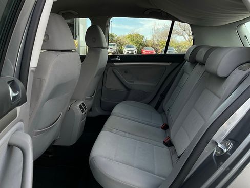 Used 2009 Volkswagen Rabbit S image 12