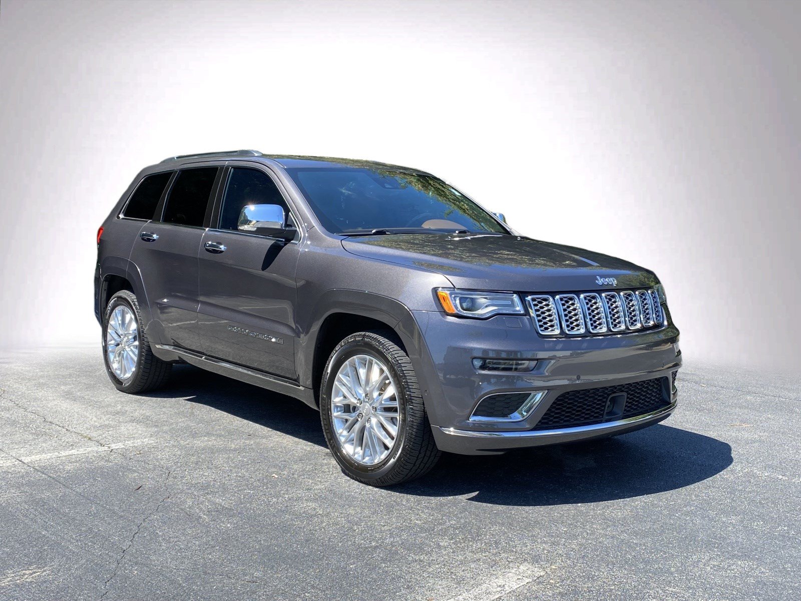 Used 2017 Jeep Grand Cherokee Summit AWD/4WD image 2