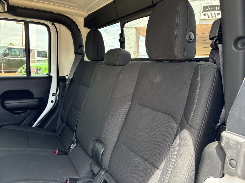 Used 2022 Jeep Gladiator Sport AWD/4WD image 18