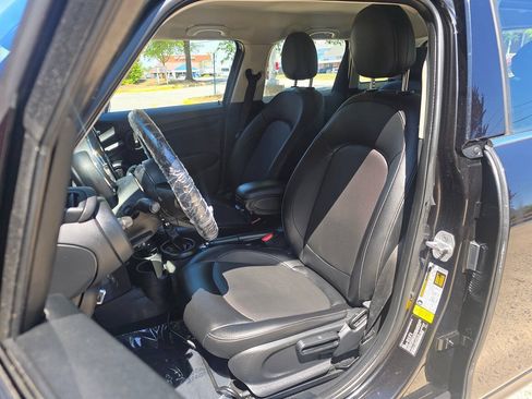 Used 2018 MINI Cooper 4-Door Hardtop w/ Signature Line Package FWD image 9