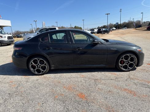 Used 2024 Alfa Romeo Giulia Veloce image 4