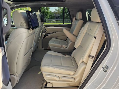 New 2026 Cadillac Escalade Platinum Sport AWD/4WD image 17