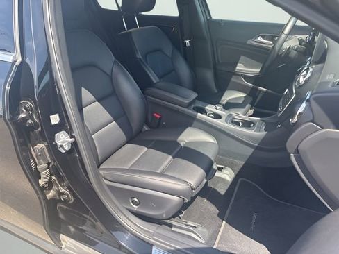 Used 2020 Mercedes-Benz GLA 250 4MATIC w/ Premium Package image 13