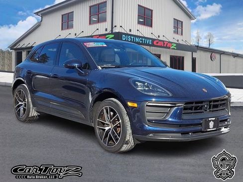 Used 2023 Porsche Macan T image 1
