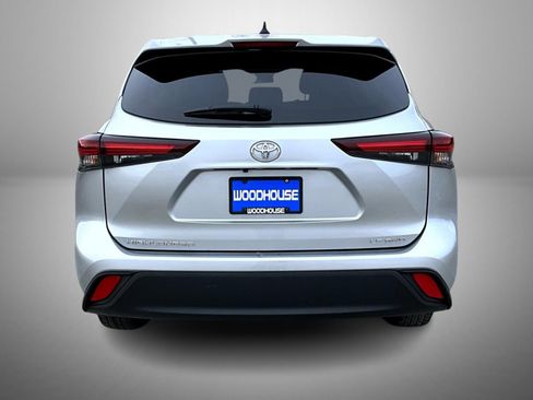 Used 2024 Toyota Highlander LE image 6