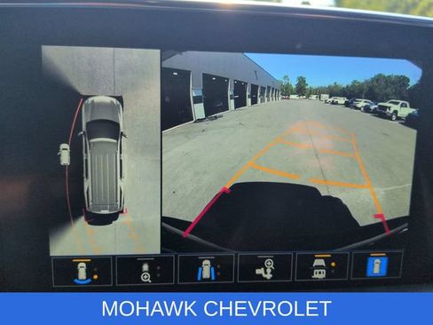 Used 2023 Chevrolet Suburban Z71 w/ Luxury Package AWD/4WD image 15