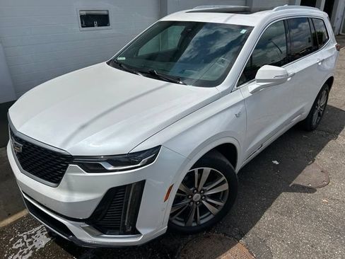 Used 2021 Cadillac XT6 Premium Luxury FWD image 1