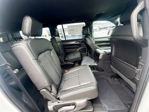 New 2026 Jeep Grand Wagoneer Limited AWD/4WD image 31