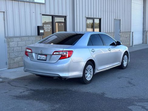 Used 2014 Toyota Camry LE image 3