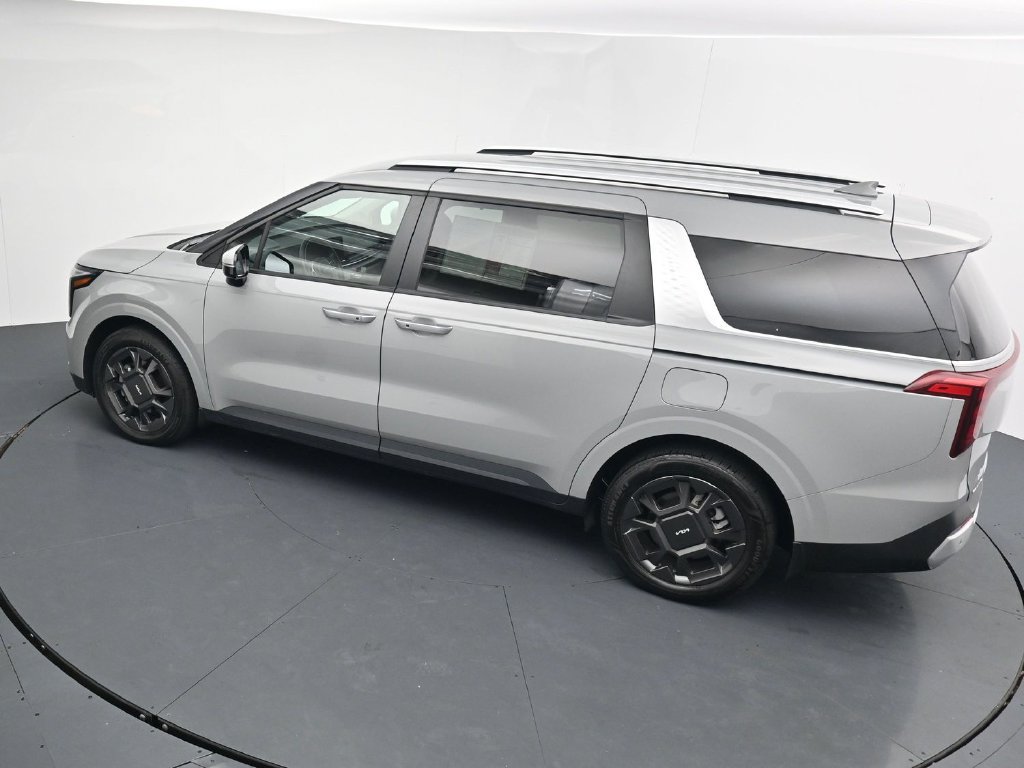 Used 2025 Kia Carnival EX FWD image 24