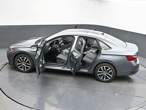 Used 2025 Volkswagen Jetta SE image 56