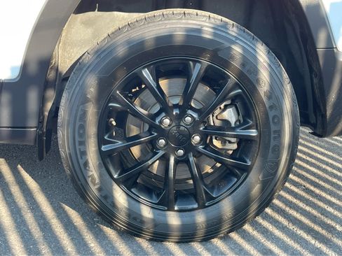 Used 2023 Jeep Cherokee Altitude Lux image 11