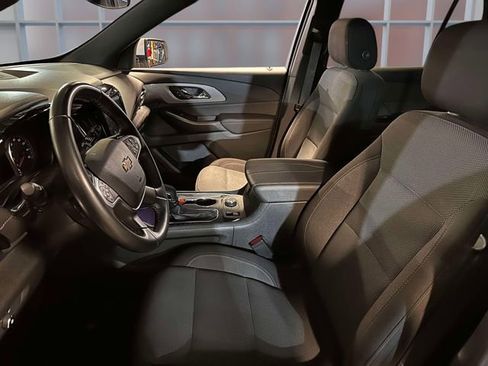 Used 2023 Chevrolet Traverse LT image 15
