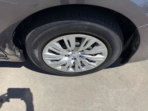 Used 2014 Toyota Camry LE FWD image 35