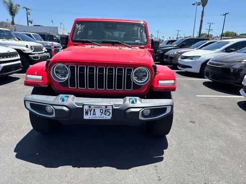 Used 2024 Jeep Wrangler Unlimited Sahara AWD/4WD image 5