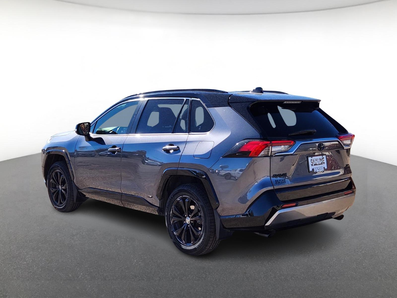 Used 2022 Toyota RAV4 XSE AWD/4WD image 4