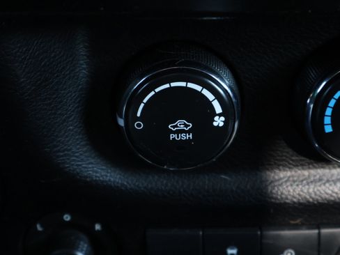 Used 2013 Jeep Wrangler Unlimited Sahara w/ Dual Top Group image 32