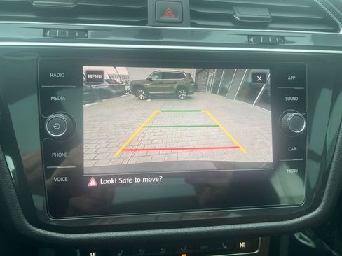 Certified 2019 Volkswagen Tiguan SE w/ Panoramic Sunroof Package image 22