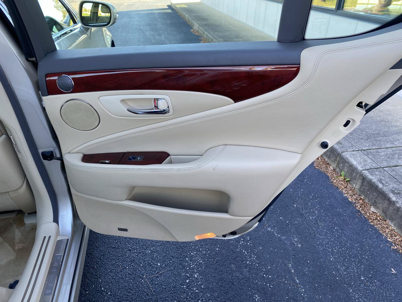 Used 2011 Lexus LS 460 AWD w/ Luxury Value Edition image 20