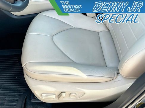 Used 2023 Toyota Highlander XLE image 18