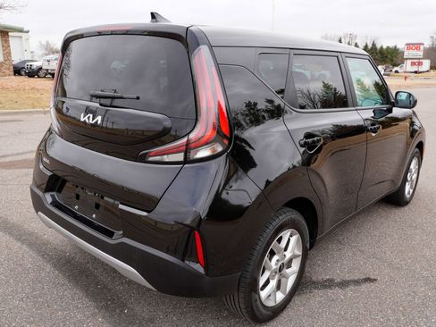 Used 2025 Kia Soul LX w/ LX Technology Package image 3