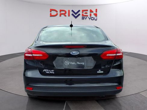 Used 2018 Ford Focus SE FWD image 4