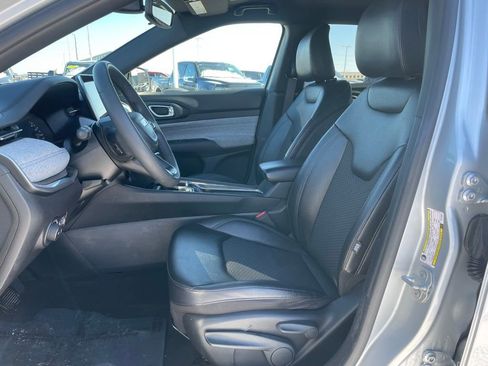 Used 2024 Jeep Compass Latitude AWD/4WD image 7