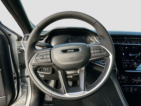 New 2025 Jeep Grand Cherokee Laredo image 14