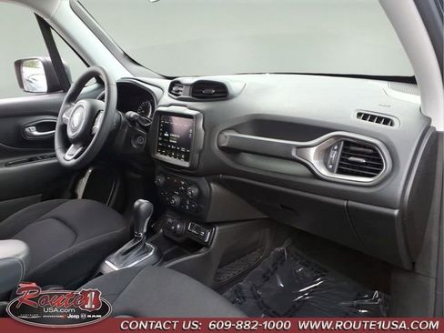 Used 2023 Jeep Renegade Latitude AWD/4WD image 12