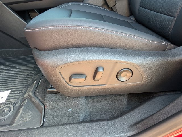 New 2027 Chevrolet Traverse LT w/ Driver Confidence Package FWD image 12