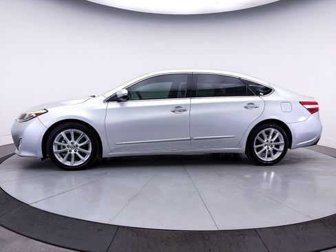 Used 2013 Toyota Avalon Limited w/ Technology Pkg FWD image 31