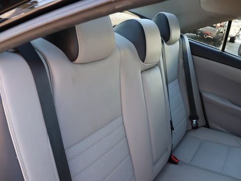 Used 2017 Toyota Camry SE image 12