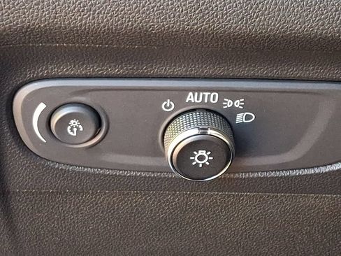 Used 2021 Buick Envision Essence AWD/4WD image 25