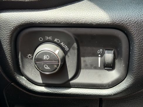 Used 2021 RAM 1500 Big Horn AWD/4WD image 12