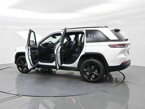 New 2025 Jeep Grand Cherokee Limited w/ Luxury Tech Group II image 42