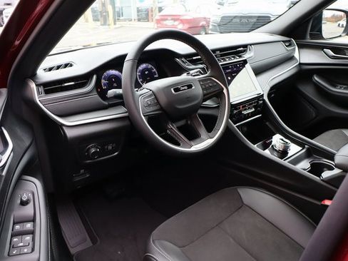 New 2025 Jeep Grand Cherokee Altitude image 11