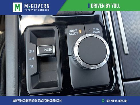 Used 2024 Toyota Tundra Platinum AWD/4WD image 32