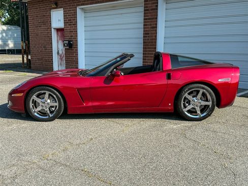 Used 2008 Chevrolet Corvette Coupe w/ Z51 Performance Package RWD image 22